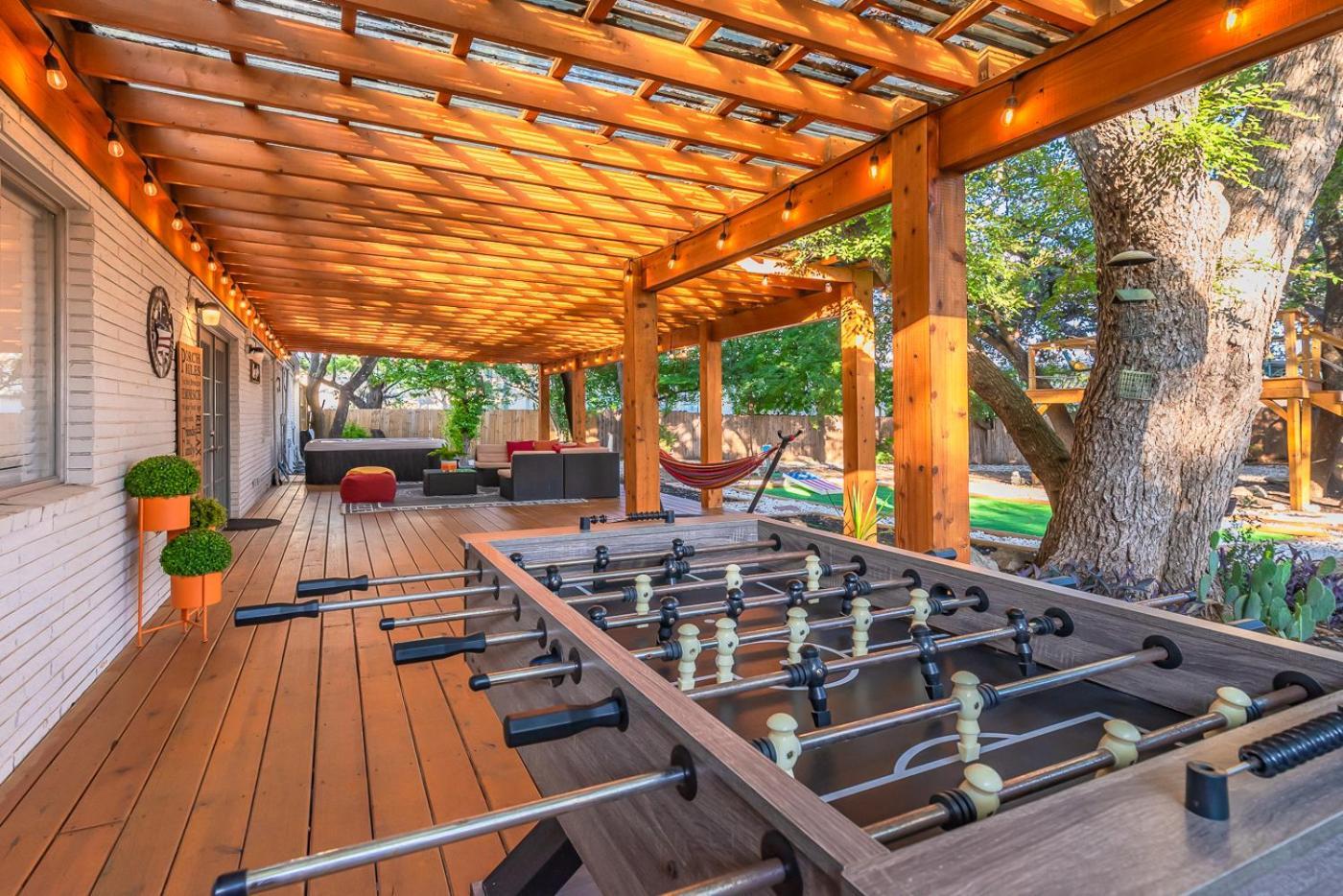 Luxurious Home With Hot Tub & Tree Deck By 6Flags Σαν Αντόνιο Εξωτερικό φωτογραφία