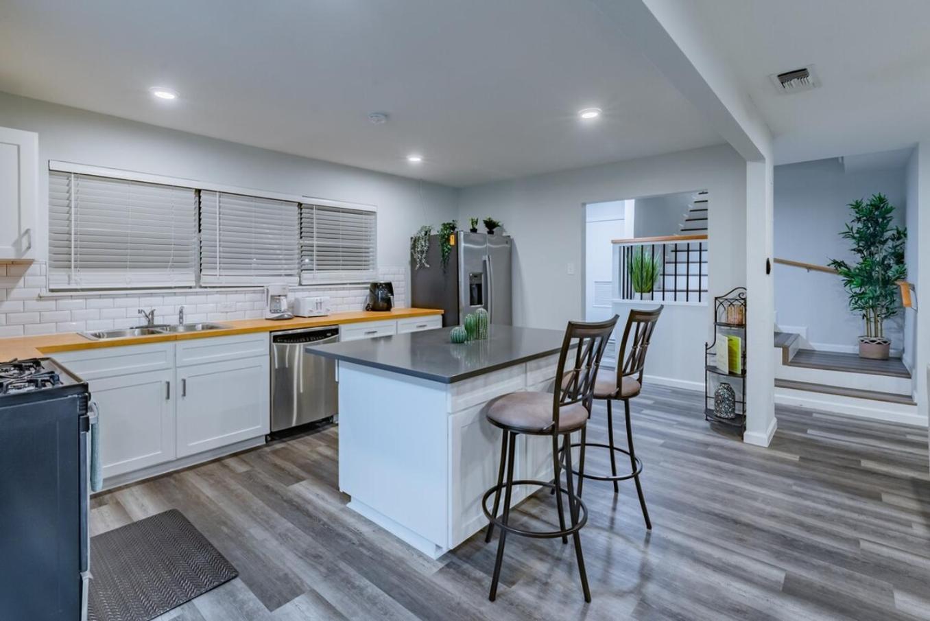 Luxurious Home With Hot Tub & Tree Deck By 6Flags Σαν Αντόνιο Εξωτερικό φωτογραφία