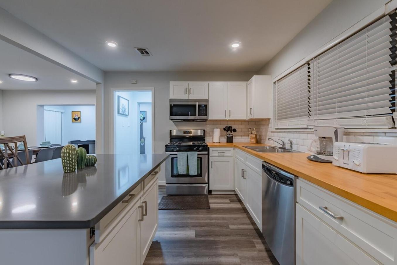 Luxurious Home With Hot Tub & Tree Deck By 6Flags Σαν Αντόνιο Εξωτερικό φωτογραφία