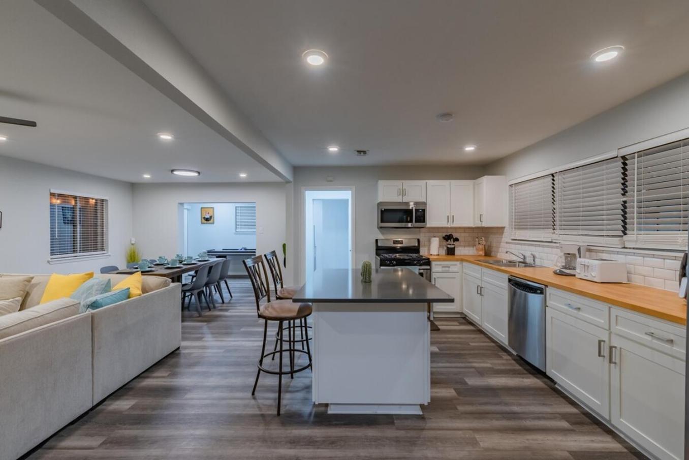 Luxurious Home With Hot Tub & Tree Deck By 6Flags Σαν Αντόνιο Εξωτερικό φωτογραφία